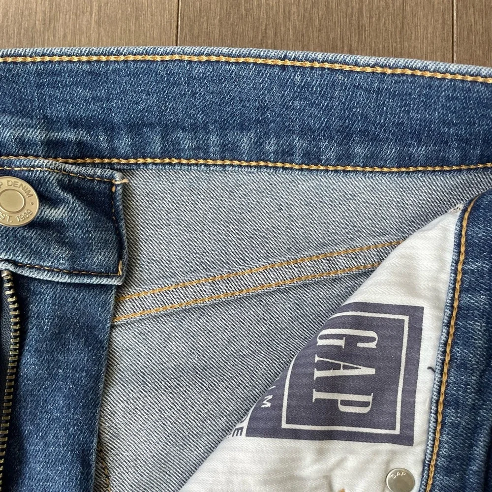 Gap vintage slim high rise jeans, medium blue, size 28 - Picture 3 of 7